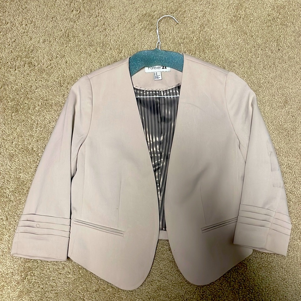 Forever 21 beige/cream cropped blazer Med